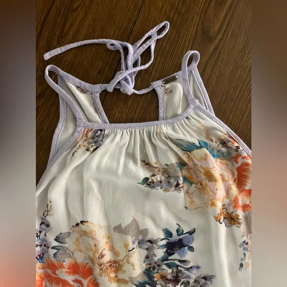 Free People 
XS
White Lavender 
Floral Tank
EUC - Picture 4 of 8